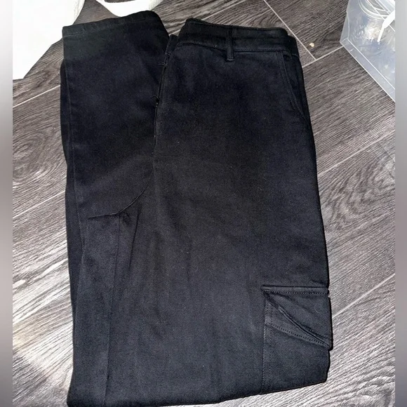 Aritzia Black Cargo Pants - Picture 4 of 6